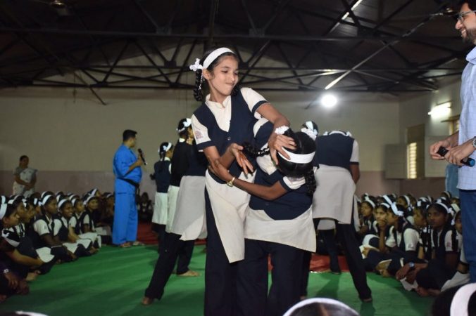 या उपक्रमानंतर पत्रकारांशी बोलताना आदित्य ठाकरे, यांनी आठवी पासून सेल्फ डिफेन्स आणि पाचवीपासून 'गुड टच बॅड टच' याचा अभ्यासक्रमात समावेश व्हावा असा आपला आग्रह असल्याचे आदित्य ठाकरेंनी सांगितलं. या उपक्रमानंतर पत्रकारांशी बोलताना आदित्य ठाकरे, यांनी आठवी पासून सेल्फ डिफेन्स आणि पाचवीपासून 'गुड टच बॅड टच' याचा अभ्यासक्रमात समावेश व्हावा असा आपला आग्रह असल्याचे आदित्य ठाकरेंनी सांगितलं.