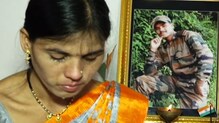 Raksha Bandhan : 'दादा मागच्या वर्षी आला होता,आताही मी वाट पाहतेय' Raksha Bandhan : 'दादा मागच्या वर्षी आला होता,आताही मी वाट पाहतेय'