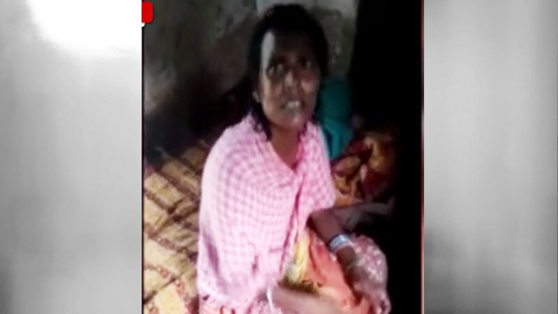 कुटुंबातील सदस्यांना हा भंयकर प्रकार लक्षात आल्यानंतर त्यांनी पोलिसांना याबद्दल माहिती दिली. पोलिसांनी या घटनास्थळी धाव घेतली आणि या निर्दयी आईला ताब्यात घेतलं. कुटुंबातील सदस्यांना हा भंयकर प्रकार लक्षात आल्यानंतर त्यांनी पोलिसांना याबद्दल माहिती दिली. पोलिसांनी या घटनास्थळी धाव घेतली आणि या निर्दयी आईला ताब्यात घेतलं.