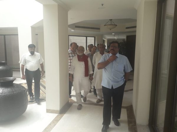 भव्य ऐतिहासिक वास्तू बांधताना ज्यांनी त्या घडवल्या त्यांचे बळी घेतले जातात. या न्यायाने महाराष्ट्र सदन बांधतांना आमचाच बळी घेतला गेला अशी खंत भुजबळांनी व्यक्त केली. भव्य ऐतिहासिक वास्तू बांधताना ज्यांनी त्या घडवल्या त्यांचे बळी घेतले जातात. या न्यायाने महाराष्ट्र सदन बांधतांना आमचाच बळी घेतला गेला अशी खंत भुजबळांनी व्यक्त केली.