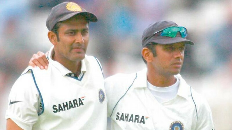 हे फार कमी लोकांना माहिती आहे की, राहुल द्रविड आणि अनिल कुंबळे यांच्यात घट्ट मैत्री आहे. भारताचा माजी कर्णधार राहुल द्रविड आणि माजी प्रशिक्षक अनिल कुंबळे या दोघांनी एकत्रित अनेक सामने जिंकले आहेत. कुंबळे एक आक्रमक स्पिनर होता. जेव्हा कुंबळे रागात असायचा तेव्हा सचिन, गांगुलीलादेखील त्याला शांत करु शकत नव्हते. तेव्हा हे काम द्रविडकडे सोपवलं जायचं. हे फार कमी लोकांना माहिती आहे की, राहुल द्रविड आणि अनिल कुंबळे यांच्यात घट्ट मैत्री आहे. भारताचा माजी कर्णधार राहुल द्रविड आणि माजी प्रशिक्षक अनिल कुंबळे या दोघांनी एकत्रित अनेक सामने जिंकले आहेत. कुंबळे एक आक्रमक स्पिनर होता. जेव्हा कुंबळे रागात असायचा तेव्हा सचिन, गांगुलीलादेखील त्याला शांत करु शकत नव्हते. तेव्हा हे काम द्रविडकडे सोपवलं जायचं.