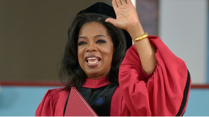 उजव्यांच्या तुलनेत डावखुरे जास्त कमवतात.