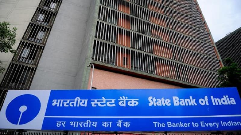 27 ऑगस्ट : देशातील सर्वात मोठी बँक स्टेट बँक ऑफ इंडियाने (एसबीआय)आपल्या सर्व ग्राहकांना आपले डेबिट कार्ड एका ईएमव्ही चिप आधारित कार्डाने 31 डिसेंबर 2014 पर्यंत बदलण्याची सूचना दिली आहे. 27 ऑगस्ट : देशातील सर्वात मोठी बँक स्टेट बँक ऑफ इंडियाने (एसबीआय)आपल्या सर्व ग्राहकांना आपले डेबिट कार्ड एका ईएमव्ही चिप आधारित कार्डाने 31 डिसेंबर 2014 पर्यंत बदलण्याची सूचना दिली आहे.