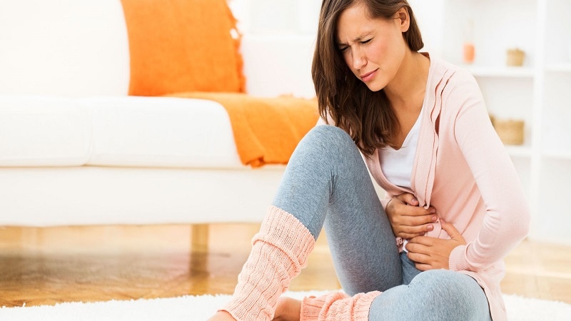 गॅस्ट्रिक कॅन्सर (Gastric cancer) - सुरुवातीलाच या कॅन्सरची लक्षणं दिसून येत नाहीत. अनेकदा पोटात वेदना, सुस्ती, अचानक वजन कमी होणं, भूक न लागणं ही लक्षणं गॅस्ट्रिक कॅन्सरची लक्षणं असू शकतात. त्यामुळे अशी लक्षण दिसल्यास तज्ज्ञांचा सल्ला जरूर घ्या. गॅस्ट्रिक कॅन्सर (Gastric cancer) - सुरुवातीलाच या कॅन्सरची लक्षणं दिसून येत नाहीत. अनेकदा पोटात वेदना, सुस्ती, अचानक वजन कमी होणं, भूक न लागणं ही लक्षणं गॅस्ट्रिक कॅन्सरची लक्षणं असू शकतात. त्यामुळे अशी लक्षण दिसल्यास तज्ज्ञांचा सल्ला जरूर घ्या.