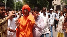 VIDEO: अटल बिहारी वाजपेयींच्या पार्थिवाचे अंत्यदर्शन घ्यायल्या गेलेल्या स्वामी अग्निवेश यांना मारहाण