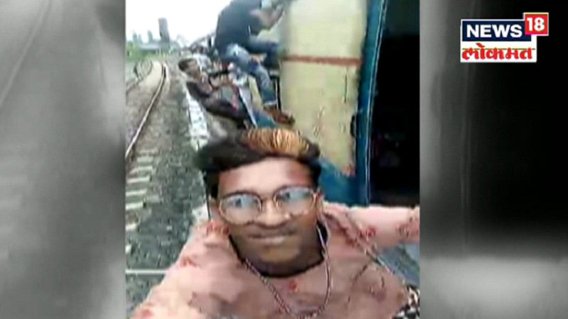 रेल्वेत स्टंटबाजी करणारे मुंबईचे 4 'विलन' अखेर पोलिसांच्या ताब्यात