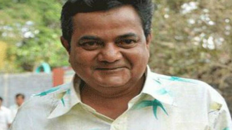 रुपारेल कॉलेजमधून चव्हाण यांनी त्यांचे महाविद्यालयीन शिक्षण पूर्ण केले. कॉलेजमध्ये असल्यापासूनच विजय अनेक एकांकिका आणि इतर अभिनयाच्या स्पर्धांमध्ये उत्साहाने भाग घ्यायचे. त्यांना पहिल्यांदा काम करायला मिळालेल्या एकांकिकेचा किस्साही रंजक आहे. रुपारेल कॉलेजमधून चव्हाण यांनी त्यांचे महाविद्यालयीन शिक्षण पूर्ण केले. कॉलेजमध्ये असल्यापासूनच विजय अनेक एकांकिका आणि इतर अभिनयाच्या स्पर्धांमध्ये उत्साहाने भाग घ्यायचे. त्यांना पहिल्यांदा काम करायला मिळालेल्या एकांकिकेचा किस्साही रंजक आहे.