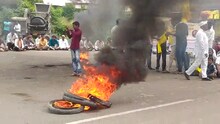 धनगर आरक्षणासाठी आंदोलनकर्त्यांचं रास्तारोको, अनेक ठिकाणी जाळले टायर