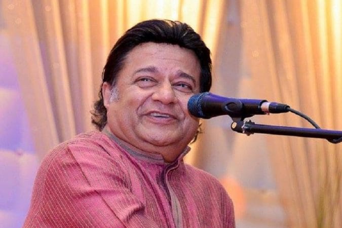 अनुप जलोटा- ज्येष्ठ गायक अनुप जलोटा यांची ओळख भक्तीसंगीत, बजन, गझल गाणारे गायक अशी आहे. त्यांना भजन सम्राट म्हणूनही ओळखले जाते. २०१२ मध्ये त्यांना पद्मश्री पुरस्काराने सन्मानीत करण्यात आले. अनुप जलोटा- ज्येष्ठ गायक अनुप जलोटा यांची ओळख भक्तीसंगीत, बजन, गझल गाणारे गायक अशी आहे. त्यांना भजन सम्राट म्हणूनही ओळखले जाते. २०१२ मध्ये त्यांना पद्मश्री पुरस्काराने सन्मानीत करण्यात आले.