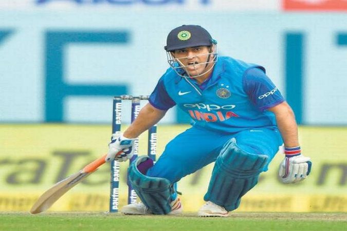 कर्णधार म्हणून धोनीचा हा २०० वा एकदिवसीय सामना आहे. आतापर्यंत कर्णधार म्हणून सर्वाधिक एकदिवसीय सामने खेळणाऱ्यांमध्ये ऑस्ट्रेलियाचा माजी कर्णधार रिकी पॉन्टिंगचा पहिला नंबर आहे. रिकीने २३० सामन्यांमध्ये कर्णधारपद भूषवले होते. कर्णधार म्हणून धोनीचा हा २०० वा एकदिवसीय सामना आहे. आतापर्यंत कर्णधार म्हणून सर्वाधिक एकदिवसीय सामने खेळणाऱ्यांमध्ये ऑस्ट्रेलियाचा माजी कर्णधार रिकी पॉन्टिंगचा पहिला नंबर आहे. रिकीने २३० सामन्यांमध्ये कर्णधारपद भूषवले होते.