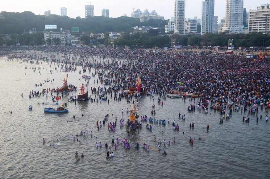 गिरगाव समुद्र किनाऱ्यावर आणि परिसरात मुंबई महापालिका आणि पोलीस प्रशासनाच्यावतीने चोख व्यवस्था उभारण्यात आली होती. गिरगाव समुद्र किनाऱ्यावर आणि परिसरात मुंबई महापालिका आणि पोलीस प्रशासनाच्यावतीने चोख व्यवस्था उभारण्यात आली होती.
