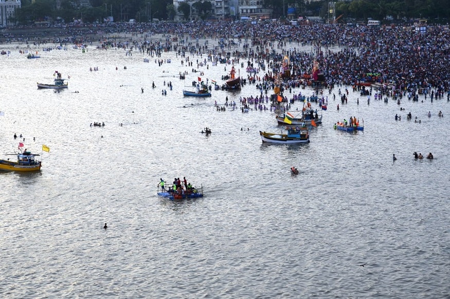 गिरगाव समुद्र किनाऱ्यावर आणि परिसरात मुंबई महापालिका आणि पोलीस प्रशासनाच्यावतीने चोख व्यवस्था उभारण्यात आली होती. गिरगाव समुद्र किनाऱ्यावर आणि परिसरात मुंबई महापालिका आणि पोलीस प्रशासनाच्यावतीने चोख व्यवस्था उभारण्यात आली होती.