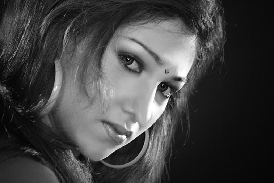 तुम्ही जसलीनचे जे फोटोज पाहताय ते 10 वर्षांपूर्वी तिच्या स्ट्रगलिंग पीरियड वेळचे आहेत. तिने चित्रपटात येण्याचे खूप प्रयत्न करून देखील तिला काय चित्रपटसृष्टीत जागा बनवता आली नाही. तुम्ही जसलीनचे जे फोटोज पाहताय ते 10 वर्षांपूर्वी तिच्या स्ट्रगलिंग पीरियड वेळचे आहेत. तिने चित्रपटात येण्याचे खूप प्रयत्न करून देखील तिला काय चित्रपटसृष्टीत जागा बनवता आली नाही.