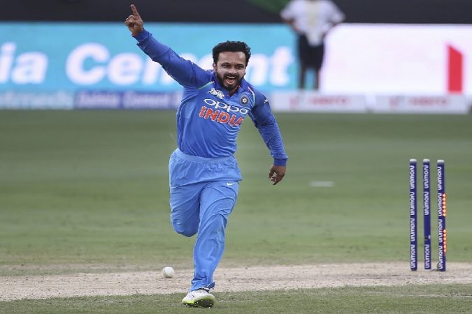 महाराष्ट्राचा खेळाडू केदार जाधवनेही पाकच्या नाकी नऊ आणले. केदारने 9 षटकं टाकून 23 धावा दिल्यात आणि तीन गडी बाद केले. केदारने तीन गडी टिपल्यामुळे पाकला मोठा स्कोअर उभारता आला नाही. महाराष्ट्राचा खेळाडू केदार जाधवनेही पाकच्या नाकी नऊ आणले. केदारने 9 षटकं टाकून 23 धावा दिल्यात आणि तीन गडी बाद केले. केदारने तीन गडी टिपल्यामुळे पाकला मोठा स्कोअर उभारता आला नाही.