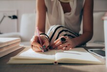 अब्जाधीश भारतीयाची मुलगी स्कॉटलंडमध्ये शिकायला जाते तेव्हा...