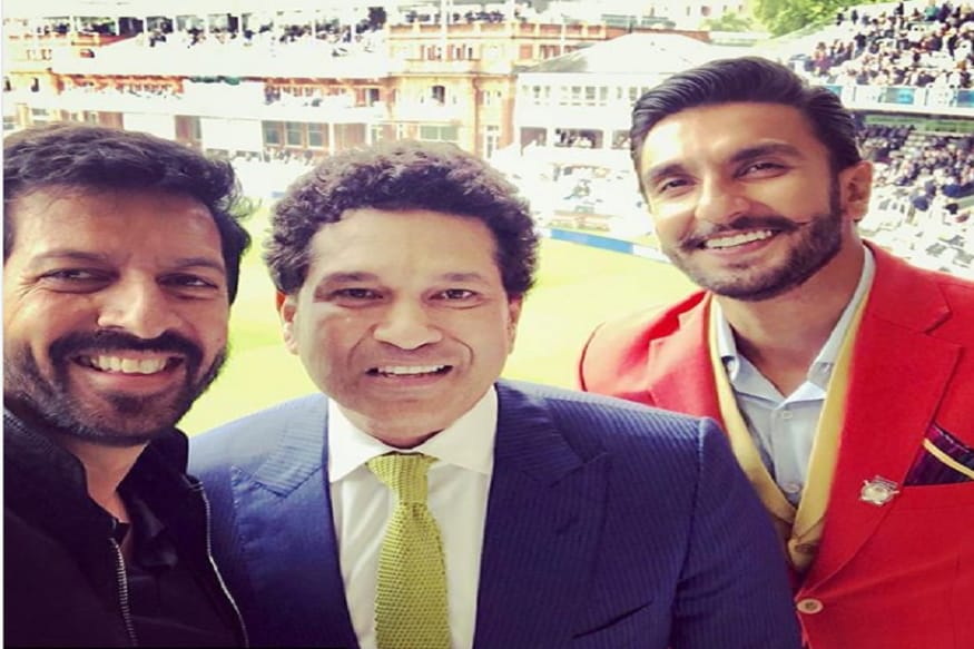 सुरुवातीला त्याने क्रिकेटचा गॉड मानला जाणाऱ्या सचिनसोबतचे काही फोटो त्याच्या इन्स्टाग्राम अकाऊंटवर शेअर केले होते. सुरुवातीला त्याने क्रिकेटचा गॉड मानला जाणाऱ्या सचिनसोबतचे काही फोटो त्याच्या इन्स्टाग्राम अकाऊंटवर शेअर केले होते.