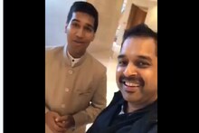 हॉटेल स्टाफच्या गायिकीवर शंकर महादेवन झाला फिदा, शेअर केला व्हिडिओ