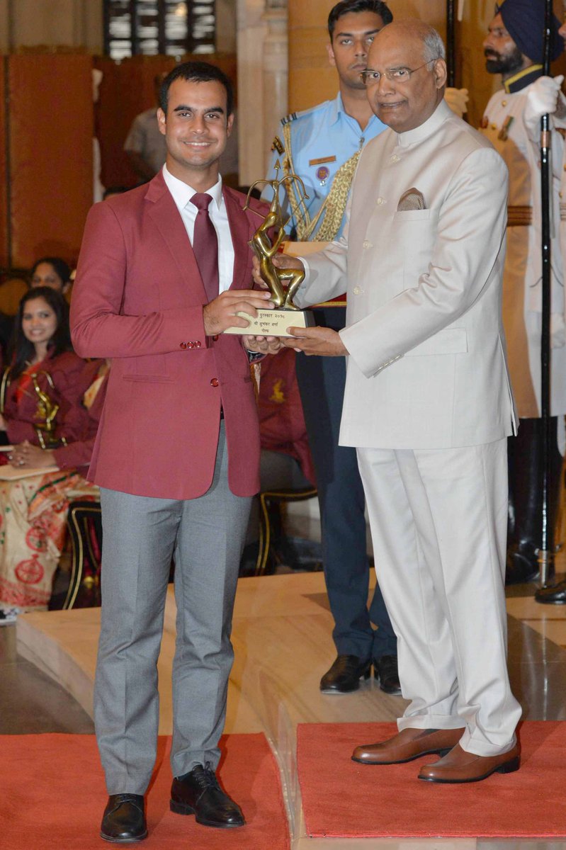 शुभंकर शर्माला गोल्फमध्ये कामगिरी केल्याबद्दल २०१८ साठीचा अर्जून पुरस्कार पुरस्काराने सन्मानित करण्यात आलं. शुभंकर शर्माला गोल्फमध्ये कामगिरी केल्याबद्दल २०१८ साठीचा अर्जून पुरस्कार पुरस्काराने सन्मानित करण्यात आलं.