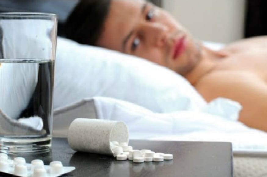 झोपेच्या गोळ्या घातकच – ज्या लोकांना रात्री झोप येत नाही ते नेहमी त्रासलेल्या अवस्थेत असतात. याचा उपाय म्हणून ते झोप येण्याच्या गोळ्या घेतात. रोजच या गोळ्या खाल्याने त्याची सवय होते. ही सवय जर तुम्हाला असेल तर तुम्ही डिप्रेशनमध्ये जाऊ शकता. झोपेच्या गोळ्या घातकच – ज्या लोकांना रात्री झोप येत नाही ते नेहमी त्रासलेल्या अवस्थेत असतात. याचा उपाय म्हणून ते झोप येण्याच्या गोळ्या घेतात. रोजच या गोळ्या खाल्याने त्याची सवय होते. ही सवय जर तुम्हाला असेल तर तुम्ही डिप्रेशनमध्ये जाऊ शकता.