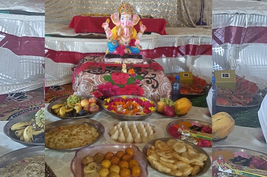 कराचीतल्या या बाप्पाला साग्रसंगीत नैवेद्य दाखवला जातो. लाडू, मोदक, करंजा, फळं आणि मिठाई असा सगळा थाट गणपतीसमोर असते. कराचीतल्या या बाप्पाला साग्रसंगीत नैवेद्य दाखवला जातो. लाडू, मोदक, करंजा, फळं आणि मिठाई असा सगळा थाट गणपतीसमोर असते.