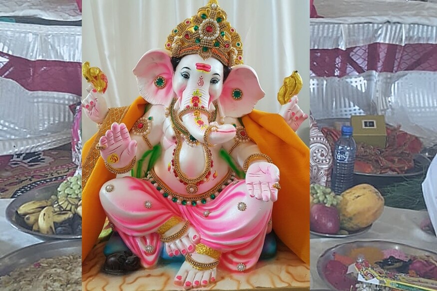 कराचीमधल्या गणेश मठात गणेशोत्सव पारंपरिक पद्धतीने साजरा होतो. विशाल राजपूत यांनी पाकिस्तानातून खास News18लोकमतसाठी पाठवलेले हे फोटो. कराचीमधल्या गणेश मठात गणेशोत्सव पारंपरिक पद्धतीने साजरा होतो. विशाल राजपूत यांनी पाकिस्तानातून खास News18लोकमतसाठी पाठवलेले हे फोटो.