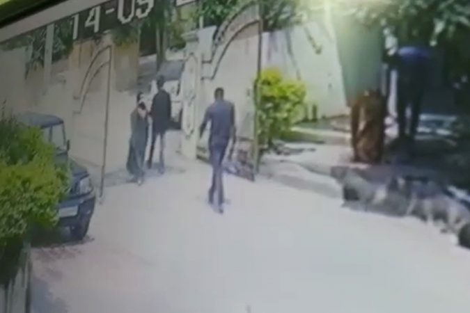 दोघे जण जात असताना प्रणयवर अज्ञात इसमाने मागून येऊन कोयत्याने वार केल्या. हा हल्ला इतका भीषण होता की, प्रणय जागीच कोसळला. दोघे जण जात असताना प्रणयवर अज्ञात इसमाने मागून येऊन कोयत्याने वार केल्या. हा हल्ला इतका भीषण होता की, प्रणय जागीच कोसळला.