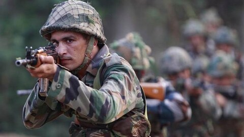 दरवर्षी हिवाळा सुरू होण्याआधी काश्मिरात घुसखोरीत वाढ होते. हिमवर्षाव सुरू होण्याआधी अतिरेकी पाकिस्तान सीमेवरून भारतात घुसण्याचा प्रयत्न करतात.