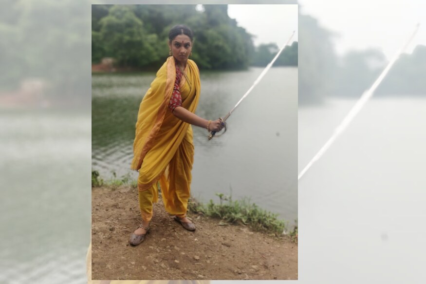 मालिकेला सत्यघटनेची फक्त पार्श्वभूमी आहे. तरीही 1774चा काळ उभा करणं खूप महत्त्वाचं होतं. त्या काळाला अनुसरून वेशभूषा करणंही गरजेचं होतं. मालिकेला सत्यघटनेची फक्त पार्श्वभूमी आहे. तरीही 1774चा काळ उभा करणं खूप महत्त्वाचं होतं. त्या काळाला अनुसरून वेशभूषा करणंही गरजेचं होतं.