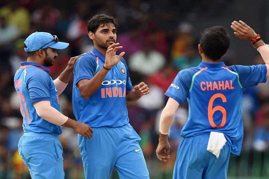 मॅचच्या तीसऱ्याच ओव्हरमध्ये भुवनेश्वर कुमारने भारतासाठी पहिला बळी घेतला. तीसऱ्या ओव्हरच्या पहिल्या बॉलमध्ये त्याने इमाम उल हकला २ धावांवरच माघारी पाठवलं. मॅचच्या तीसऱ्याच ओव्हरमध्ये भुवनेश्वर कुमारने भारतासाठी पहिला बळी घेतला. तीसऱ्या ओव्हरच्या पहिल्या बॉलमध्ये त्याने इमाम उल हकला २ धावांवरच माघारी पाठवलं.
