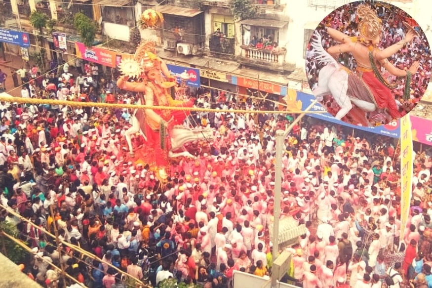 'आज अनंत चतुर्थी...महाराष्ट्राच्या महाउत्सव..म्हणजेच गणेशोत्सवाची आज सांगता होतेय. गेले दहा दिवस लाडक्या बाप्पाचे यथोचीत पाहुणचार केल्यावर आता निरोप देण्याची वेळ आलीय. ही मिरवणूक मुंबईचा राजा गणेशगल्लीच्या राजाची आहे. 'आज अनंत चतुर्थी...महाराष्ट्राच्या महाउत्सव..म्हणजेच गणेशोत्सवाची आज सांगता होतेय. गेले दहा दिवस लाडक्या बाप्पाचे यथोचीत पाहुणचार केल्यावर आता निरोप देण्याची वेळ आलीय. ही मिरवणूक मुंबईचा राजा गणेशगल्लीच्या राजाची आहे.
