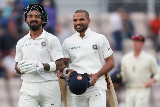 शिखर धवनच्याआधी त्याचा जोडीदार मुरली विजयही इंग्लंड दौऱ्यात अपयशी ठरला होता. या दौऱ्यानंतर त्यालाही कसोटी संघापासून लांब ठेवण्यात आले. शिखर धवनच्याआधी त्याचा जोडीदार मुरली विजयही इंग्लंड दौऱ्यात अपयशी ठरला होता. या दौऱ्यानंतर त्यालाही कसोटी संघापासून लांब ठेवण्यात आले.
