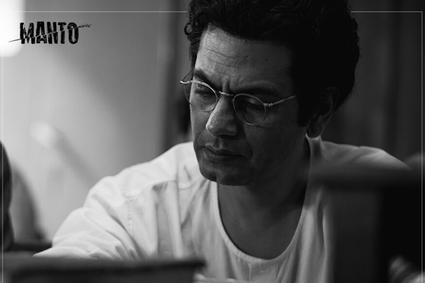 नवाझउद्दीन सिद्दिकीचा नवा सिनेमा मंटो उद्या प्रदर्शित होतोय. प्रसिद्ध उर्दू पाकिस्तानी साहित्यक सआदत हसन मंटो यांच्या आयुष्यावर हा चित्रपट आधारित आहे. नवाझउद्दीन सिद्दिकीचा नवा सिनेमा मंटो उद्या प्रदर्शित होतोय. प्रसिद्ध उर्दू पाकिस्तानी साहित्यक सआदत हसन मंटो यांच्या आयुष्यावर हा चित्रपट आधारित आहे.