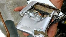 खिश्यात ठेवलेल्या मोबाईलचा स्फोट, तरुण थोडक्यात बचावला खिश्यात ठेवलेल्या मोबाईलचा स्फोट, तरुण थोडक्यात बचावला