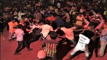 VIDEO : भाजप आमदाराच्या समर्थकांनीच लावला डीजे,तरुणांची तुफान मारामारी VIDEO : भाजप आमदाराच्या समर्थकांनीच लावला डीजे,तरुणांची तुफान मारामारी