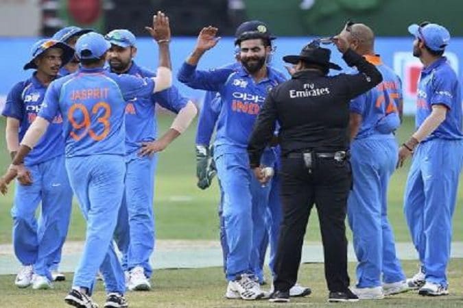 एका वर्षानंतर भारतीय संघात पुनरागमन केलेल्या या खेळाडूने बांग्लादेशच्या खेळाडूंच्या नाकीनऊ आणले. एका वर्षानंतर भारतीय संघात पुनरागमन केलेल्या या खेळाडूने बांग्लादेशच्या खेळाडूंच्या नाकीनऊ आणले.
