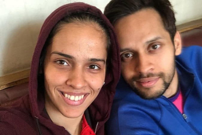 माध्यमांच्या वृत्तानुसार, ऑलिम्पिक कांस्यपदक विजेती सायना नेहवाल आणि बॅडमिंटनपटू परुपल्ली कश्यप यावर्षी १६ डिसेंबरला विवाहबंधनात अडकणार आहेत. माध्यमांच्या वृत्तानुसार, ऑलिम्पिक कांस्यपदक विजेती सायना नेहवाल आणि बॅडमिंटनपटू परुपल्ली कश्यप यावर्षी १६ डिसेंबरला विवाहबंधनात अडकणार आहेत.