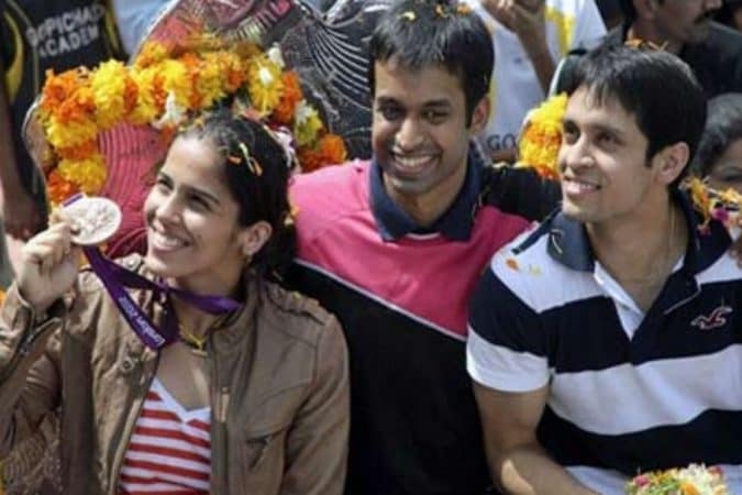 क्रिडा विश्वात अनेकदा सायना आणि कश्यप यांच्या रिलेशनशिपबद्दल चर्चा होत राहिल्या. पण दोघांनी कधीही त्यांच्या नात्याची कबुली दिली नाही. पी. कश्यपने अनेकदा ते दोघं फक्त चांगले मित्र असल्याचेच मान्य केले. क्रिडा विश्वात अनेकदा सायना आणि कश्यप यांच्या रिलेशनशिपबद्दल चर्चा होत राहिल्या. पण दोघांनी कधीही त्यांच्या नात्याची कबुली दिली नाही. पी. कश्यपने अनेकदा ते दोघं फक्त चांगले मित्र असल्याचेच मान्य केले.