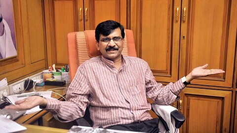 मुंबई, 09 सप्टेंबर : काँग्रेसनं पुकारलेल्या सोमवारच्या भारत बंदला शिवसेनेचा पाठिंबा नाही असं खासदार संजय राऊत यांनी स्पष्ट केलंय. अजगरासारख्या झोपलेल्या विरोधी पक्षांना आता जाग आलीय. हा बंद त्यांनी स्वबळावर यशस्वी करून दाखवावा. ते अपयशी ठरले तर शिवसेना पुढं येईल. सर्वात आधी आम्हीच आवाज उठवला होता असंही राऊत यांनी स्पष्ट केलं.
