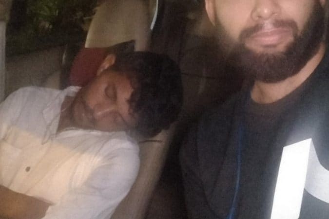 बँगलोरमधील एका व्यक्तीला उबरचा चालक नशेत असल्यामुळे स्वतःच मध्यरात्री उबरची गाडी चालवत आपल्या मुक्कामापर्यंत जावं लागलं. सूर्या ओरुगंती यांनी ट्विटर याबद्दल माहिती दिली. सध्या त्यांचं हे ट्विट व्हायरल होत आहे. १० सप्टेंबरला बँगलोरमध्ये ही घटना घडली. बँगलोरमधील एका व्यक्तीला उबरचा चालक नशेत असल्यामुळे स्वतःच मध्यरात्री उबरची गाडी चालवत आपल्या मुक्कामापर्यंत जावं लागलं. सूर्या ओरुगंती यांनी ट्विटर याबद्दल माहिती दिली. सध्या त्यांचं हे ट्विट व्हायरल होत आहे. १० सप्टेंबरला बँगलोरमध्ये ही घटना घडली.