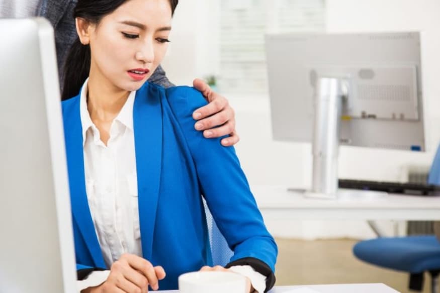 कामाच्या ठिकाणी स्त्रियांवर होणारा लैंगिक छळ प्रतिबंध कायदा 2013. Sexual Harassment of Women at Workplace (Prevention, Prohibition and Redressal) Act, 2013 लागू झाल्यानंतर कायद्यानं हे स्पष्ट केलंय की, याविषयीची तक्रार महिला कधीही करू शकते. कामाच्या ठिकाणी स्त्रियांवर होणारा लैंगिक छळ प्रतिबंध कायदा 2013. Sexual Harassment of Women at Workplace (Prevention, Prohibition and Redressal) Act, 2013 लागू झाल्यानंतर कायद्यानं हे स्पष्ट केलंय की, याविषयीची तक्रार महिला कधीही करू शकते.