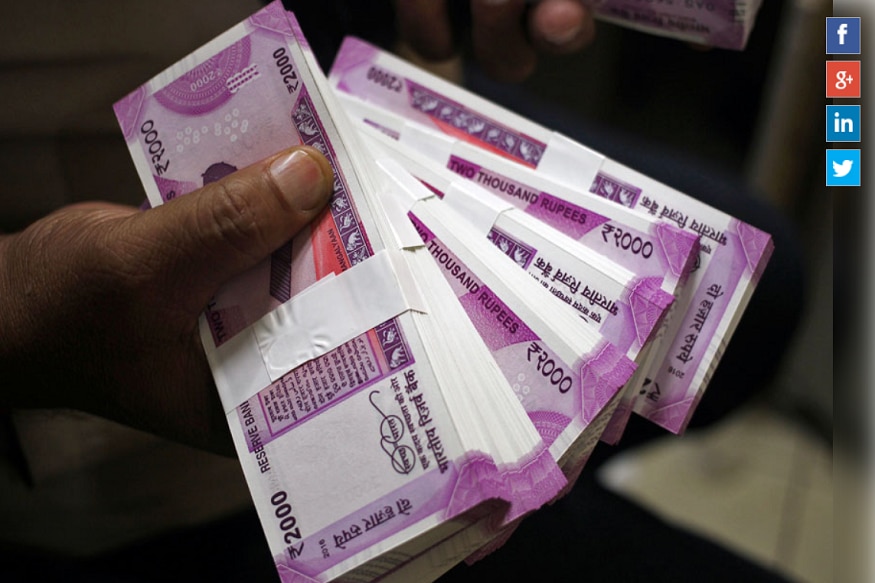 मंथली इन्कम डिपॉझिट ही सामान्य फिक्स डिपॉझिट प्रमाणेच आहे. यामध्ये फक्त व्याज जमा करण्याच्या पद्धती वेगवेगळ्या आहेत. साधारण मुदत ठेवीचा व्याज हा त्याची मॅच्युरिटी पूर्ण झाल्यावर मिळतो. पण कित्येक बँका महिना, तीन महिने किंवा सहा महिन्यांच्या कालावधीच्या आधारे व्याज देण्याची सुविधा देतात. यालाच मंथली इन्कम सुविधा म्हणतात. मंथली इन्कम डिपॉझिट ही सामान्य फिक्स डिपॉझिट प्रमाणेच आहे. यामध्ये फक्त व्याज जमा करण्याच्या पद्धती वेगवेगळ्या आहेत. साधारण मुदत ठेवीचा व्याज हा त्याची मॅच्युरिटी पूर्ण झाल्यावर मिळतो. पण कित्येक बँका महिना, तीन महिने किंवा सहा महिन्यांच्या कालावधीच्या आधारे व्याज देण्याची सुविधा देतात. यालाच मंथली इन्कम सुविधा म्हणतात.