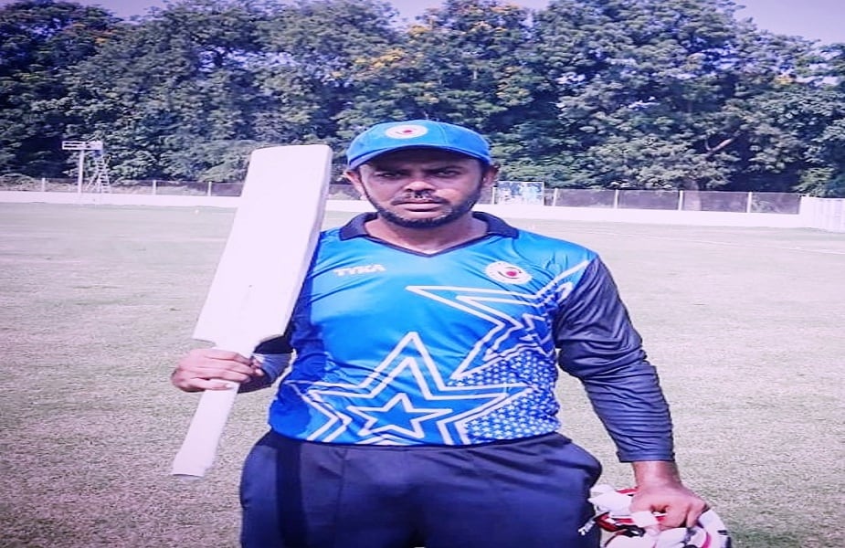 पत्नीच्या इच्छेसाठी पुन्हा क्रिकेटे खेळायला उतरणाऱ्या रहमतउल्लाहने मागे वळून पाहिलेच नाही. त्याने फक्त पुनरागमनच केलं नाही तर धावांचा अक्षरश: पाऊस पाडला. या स्पर्धेत झालेल्या आठपैकी चार सामन्यांत रहमतउल्लाहला संधी मिळाली. यामधील दोन सामन्यांत तो नाबाद राहिला. रहमतउल्लाहने सिक्किमविरुद्धच्या सामन्यात 156 धावांची तडाखेबंद खेळी केली, तर मणिपूरविरुद्धही नाबाद अर्धशतक झळकावलं. रहमतउल्लाहच्या या कामगिरीमुळेच त्याची ‘बेस्ट फिनिशर’ अशी ओळख तयार होत आहे. पत्नीच्या इच्छेसाठी पुन्हा क्रिकेटे खेळायला उतरणाऱ्या रहमतउल्लाहने मागे वळून पाहिलेच नाही. त्याने फक्त पुनरागमनच केलं नाही तर धावांचा अक्षरश: पाऊस पाडला. या स्पर्धेत झालेल्या आठपैकी चार सामन्यांत रहमतउल्लाहला संधी मिळाली. यामधील दोन सामन्यांत तो नाबाद राहिला. रहमतउल्लाहने सिक्किमविरुद्धच्या सामन्यात 156 धावांची तडाखेबंद खेळी केली, तर मणिपूरविरुद्धही नाबाद अर्धशतक झळकावलं. रहमतउल्लाहच्या या कामगिरीमुळेच त्याची ‘बेस्ट फिनिशर’ अशी ओळख तयार होत आहे.