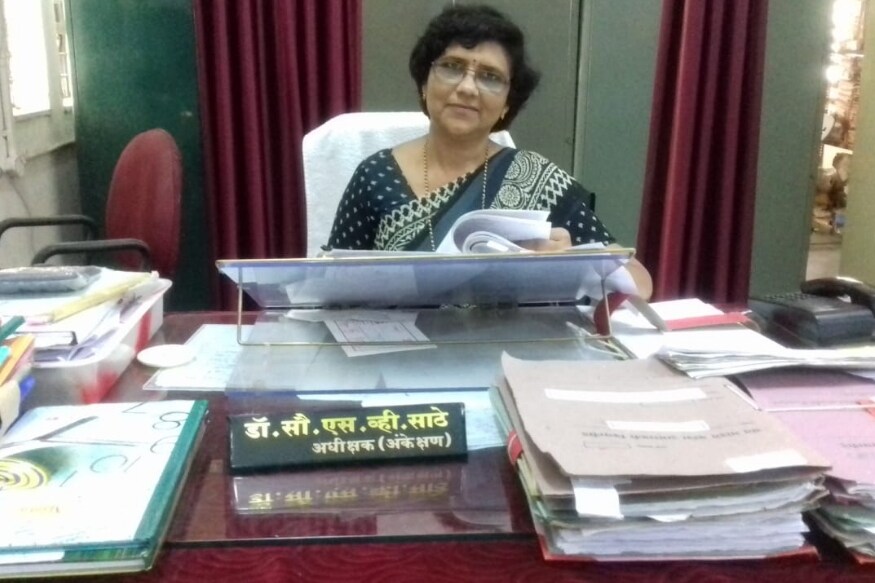 मोठ्या थाटामाटात विद्यापीठात पार पडलेल्या समारंभात मला कुलगुरू आणि मान्यवरांच्या हस्ते डॉक्टरेट प्रदान करण्यात आली. त्यानंतर मार्च 2017 मध्ये माझ्या आयुष्यात आणखी एक उज्ज्वल पहाट झाली. कुठल्याही कार्याप्रतीची जिद्द लक्षात घेऊन विद्यापीठानं मला अधिक्षक पदावर विराजमान केलं. मोठ्या थाटामाटात विद्यापीठात पार पडलेल्या समारंभात मला कुलगुरू आणि मान्यवरांच्या हस्ते डॉक्टरेट प्रदान करण्यात आली. त्यानंतर मार्च 2017 मध्ये माझ्या आयुष्यात आणखी एक उज्ज्वल पहाट झाली. कुठल्याही कार्याप्रतीची जिद्द लक्षात घेऊन विद्यापीठानं मला अधिक्षक पदावर विराजमान केलं.