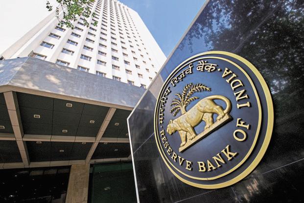 RBI अॅक्टच्या सातव्या कलमानुसार सार्वजनिक हिताच्या मुद्द्यावरून केंद्र सरकार RBIला थेट आदेश देऊ शकतं. सरकारनं या कलमानुसार दिलेला आदेश रिझर्व बँक स्वायत्त संस्था असली तरी टाळू शकत नाही. मोदी सरकार याच कलमाचा वापर करत असल्याची चर्चा आहे. आणि यावरूनच रिझर्व बँकेचे गव्हर्नर नाराज होते. RBI अॅक्टच्या सातव्या कलमानुसार सार्वजनिक हिताच्या मुद्द्यावरून केंद्र सरकार RBIला थेट आदेश देऊ शकतं. सरकारनं या कलमानुसार दिलेला आदेश रिझर्व बँक स्वायत्त संस्था असली तरी टाळू शकत नाही. मोदी सरकार याच कलमाचा वापर करत असल्याची चर्चा आहे. आणि यावरूनच रिझर्व बँकेचे गव्हर्नर नाराज होते.