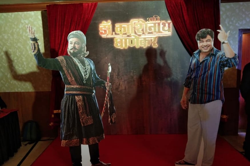 मराठी रंगभूमीचे अष्टपैलू व्यक्तीमत्व असलेले काशिनाथ घाणेकर यांच्या जीवनावर आधारित सिनेमाची चर्चा सर्वत्र रंगत आहे. शुक्रवारी आणि काशिनाथ घाणेकर चित्रपटाचा ट्रेलर लाँच झाला. ट्रेलर लाँच कार्यक्रमात काशिनाथ घाणेकरांनी केलेल्या नाटकांच्या पाट्या लक्ष वेधून घेणाऱ्या होत्या. मराठी रंगभूमीचे अष्टपैलू व्यक्तीमत्व असलेले काशिनाथ घाणेकर यांच्या जीवनावर आधारित सिनेमाची चर्चा सर्वत्र रंगत आहे. शुक्रवारी आणि काशिनाथ घाणेकर चित्रपटाचा ट्रेलर लाँच झाला. ट्रेलर लाँच कार्यक्रमात काशिनाथ घाणेकरांनी केलेल्या नाटकांच्या पाट्या लक्ष वेधून घेणाऱ्या होत्या.