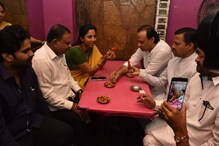 ...जेव्हा ताई आणि दादांनी मारला भजी, इमरतीवर ताव ...जेव्हा ताई आणि दादांनी मारला भजी, इमरतीवर ताव