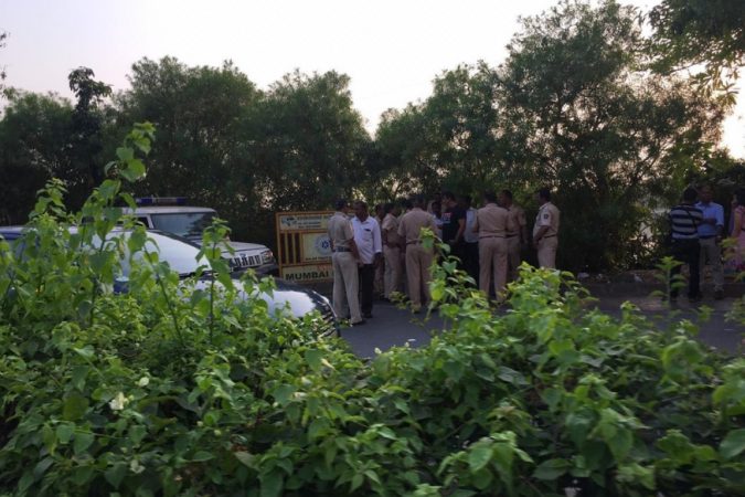थोड्यावेळाने पुन्हा टॅक्सी पकडताना सय्यदच्या हातात बॅग नव्हती. यावरून पोलिसांनी सय्यदचा शोध घेण्यास सुरूवात केली. यानंतरचा तपास करणं पोलिसांना सोपं होतं. थोड्यावेळाने पुन्हा टॅक्सी पकडताना सय्यदच्या हातात बॅग नव्हती. यावरून पोलिसांनी सय्यदचा शोध घेण्यास सुरूवात केली. यानंतरचा तपास करणं पोलिसांना सोपं होतं.