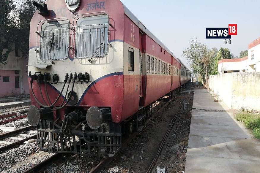 घटनेची चौकशी सुरू असल्याने या ट्रेनची स्वच्छता अजून करण्यात आलेली नाही. अनेक डब्यांच्या खाली मानवी शररीराचे अवयव अडकले आहेत. डब्यांवर रक्ताचे डाग आहेत. खरं म्हणजे या गाडीचा त्यात काहीही दोष नाही. मात्र आज या गाडीची ओळख मृत्यूची ट्रेन अशी झालीय. घटनेची चौकशी सुरू असल्याने या ट्रेनची स्वच्छता अजून करण्यात आलेली नाही. अनेक डब्यांच्या खाली मानवी शररीराचे अवयव अडकले आहेत. डब्यांवर रक्ताचे डाग आहेत. खरं म्हणजे या गाडीचा त्यात काहीही दोष नाही. मात्र आज या गाडीची ओळख मृत्यूची ट्रेन अशी झालीय.