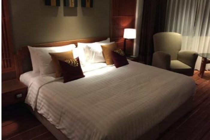 खराब मॅट्रेस- अयोग्य अंथरूणामुळे शरीराचा थकवा कमी होत नाही उटल वाढतो. 