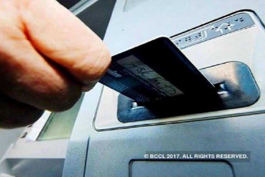 SBI डेबिट कार्डानं तुम्ही 'इतक्या' वेळाच काढू शकता पैसे, नाही तर पडेल भुर्दंड